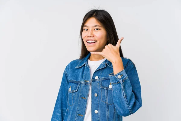 Joven Asiático Mujer Mostrando Móvil Llamada Gesto Con Los Dedos — Foto de Stock