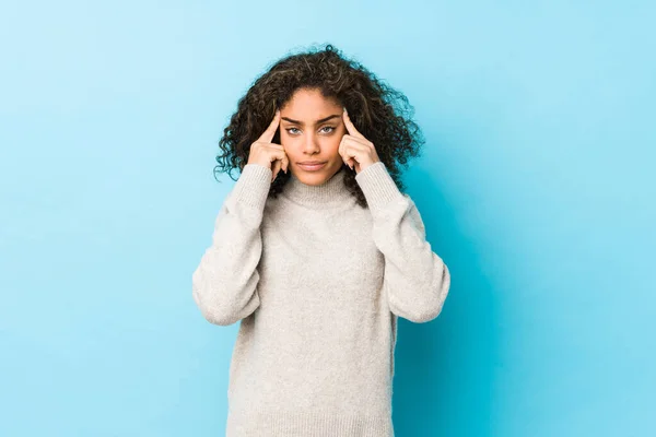 Young African American Curly Hair Woman Focused Task Keeping Forefingers — 스톡 사진