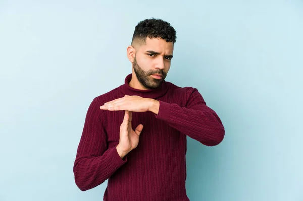 Jovem Mestiço Mestiço Árabe Homem Isolado Mostrando Gesto Timeout — Fotografia de Stock