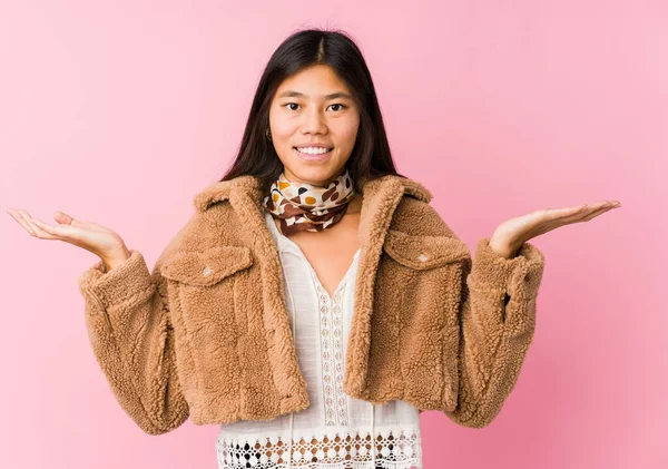 Young Asian Woman Makes Scale Arms Feels Happy Confident — 스톡 사진