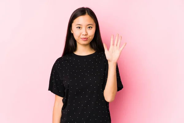Junge Asiatische Frau Trägt Elegante Kleidung Isoliert Lächelnd Fröhlich Zeigt — Stockfoto