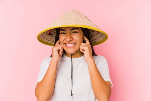 Giovane Donna Asiatica Indossa Cappello Vietnamita Isolato Giovane Donna Asiatica — Foto Stock