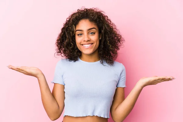 Young African American Woman Pink Background Makes Scale Arms Feels — Stock Photo, Image
