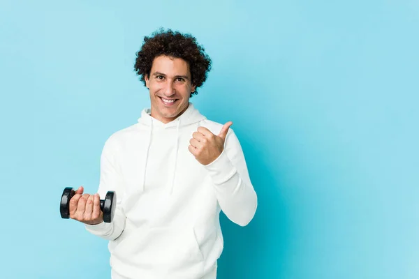 Homme Sportif Tenant Parapluie Souriant Levant Pouce — Photo