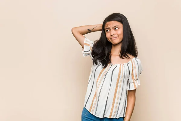 Ung Söt Kinesisk Tonåring Ung Blond Kvinna Bär Rock Mot — Stockfoto