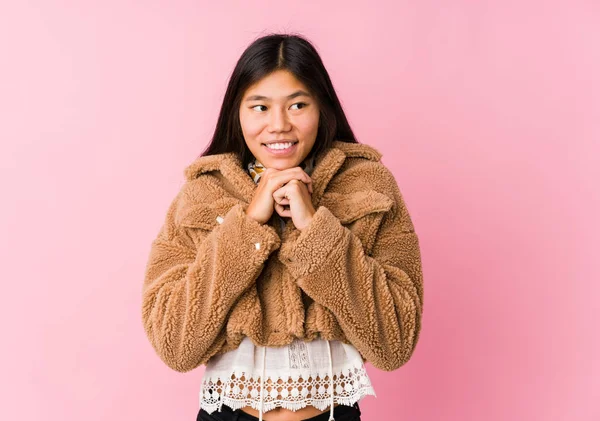 Young Asian Woman Keeps Hands Chin Looking Happily Aside — 스톡 사진