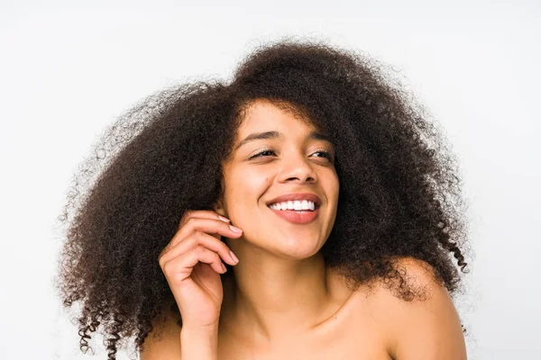 Ung Afro Kvinna Ansikte Närbild Isolerad — Stockfoto