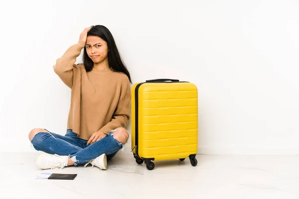 Young Chinese Traveler Woman Sittting Floor Suitcase Isolated Being Shocked — ストック写真