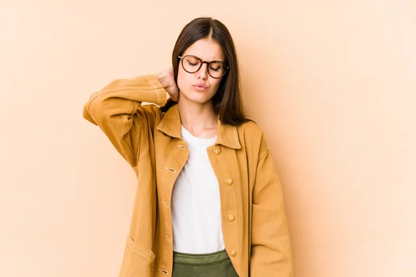 Jeune Femme Caucasienne Isolée Sur Fond Beige Ayant Une Douleur — Photo