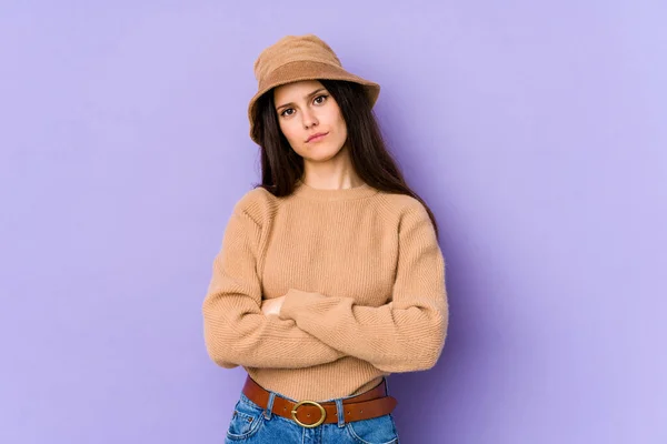 Mujer Caucásica Joven Aislada Sobre Fondo Púrpura Que Está Aburrida — Foto de Stock