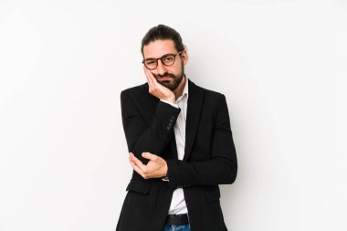 Beyaz arka planda izole edilmiş beyaz bir iş adamı. Sıkılmış, yorgun ve dinlenmeye ihtiyacı var..