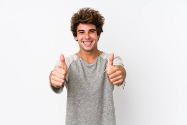 Beyaz bir geçmişi olan beyaz bir beyaz adam. Baş parmakları olan, bir konuda tezahürat yapan, destek ve saygı gören biri..