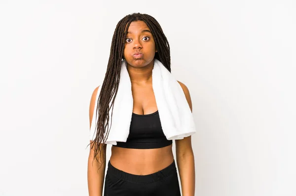 年轻的非洲裔美国女运动员孤身一人打双颊 表情疲惫 面部表达概念 — 图库照片