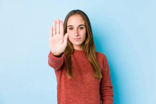 Young Caucasian Woman Posing Isolated Standing Outstretched Hand Showing Stop — Stock Photo, Image