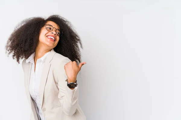 Jovem Mulher Negócios Afro Americana Aponta Com Dedo Polegar Afastado — Fotografia de Stock