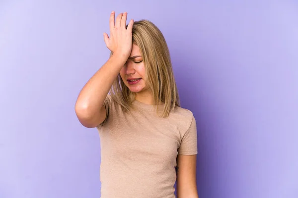 Young Blonde Caucasian Woman Isolated Forgetting Something Slapping Forehead Palm — Stock Photo, Image