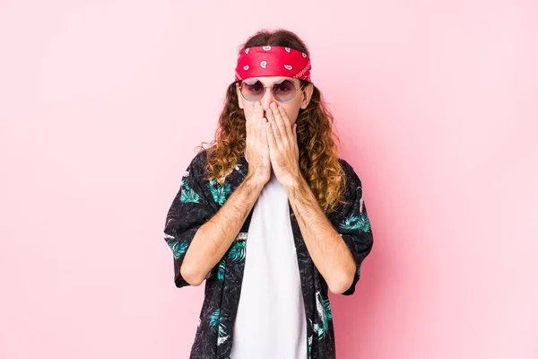 Young Hippie Caucasian Man Isolated Laughing Something Covering Mouth Hands — Stock Photo, Image