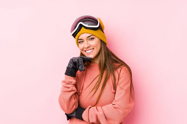 Jonge Blanke Vrouw Draagt Een Ski Kleding Geïsoleerde Glimlachen Gelukkig — Stockfoto