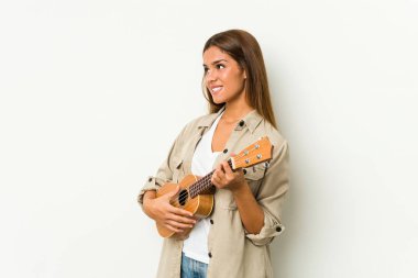 Ukrayna 'yı oynayan genç beyaz kadın izole edilmiş.