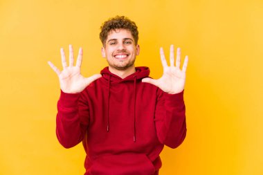  10 numarayı ellerinle göster.