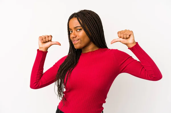 Junge Afrikanisch Amerikanische Frau Isoliert Fühlt Sich Stolz Und Selbstbewusst — Stockfoto