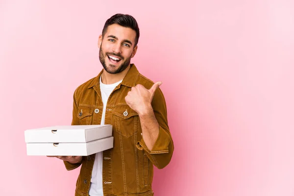 Jeune Homme Beau Tenant Des Pizzas Points Isolés Avec Pouce — Photo