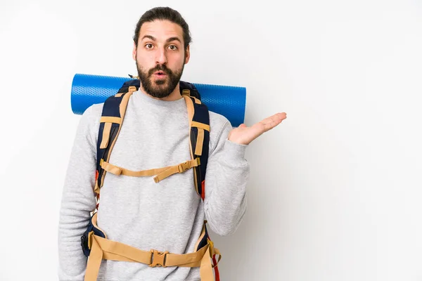 Jeune Homme Sac Dos Isolé Sur Fond Blanc Impressionné Tenant — Photo