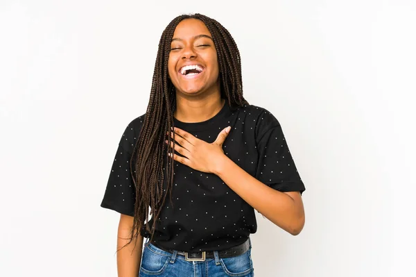 Beyaz Arka Planda Izole Edilmiş Genç Afrikalı Amerikalı Kadın Kahkahalarla — Stok fotoğraf