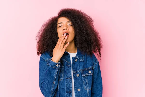 Young African American Woman Yawning Showing Tired Gesture Covering Mouth — Stockfoto