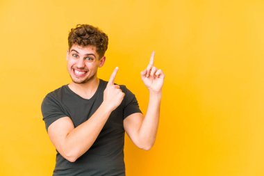  Fotokopi alanına işaret eden, heyecan ve arzuyu ifade eden.