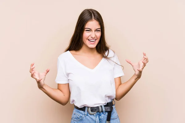 Joven Mujer Caucásica Posando Aislada Gritando Rabia — Foto de Stock