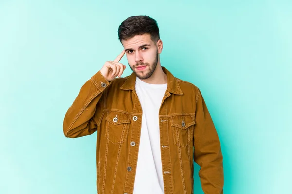 Ung Stilig Man Pekar Tempel Med Finger Tänker Fokuserad Uppgift — Stockfoto