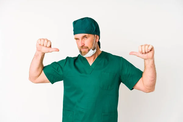 Chirurgo Uomo Anziano Isolato Sfondo Bianco Sente Orgoglioso Sicuro Esempio — Foto Stock