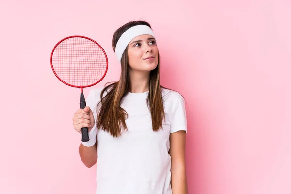 Badminton Oynayan Beyaz Bir Kadın Hedeflerine Amaçlarına Ulaşma Hayali Kuruyor — Stok fotoğraf