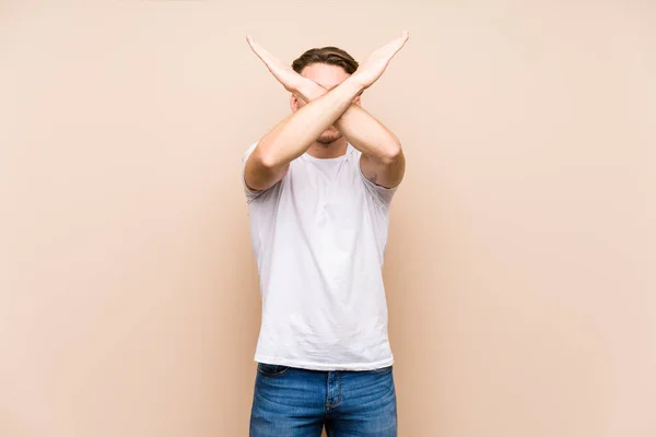 Young Caucasian Man Posing Isolated Keeping Two Arms Crossed Denial — 스톡 사진