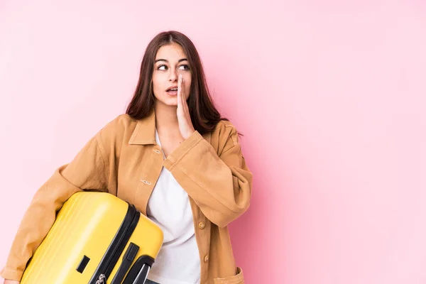 Young Caucasian Traveler Woman Holding Suitcase Isolatedis Saying Secret Hot — Stock Photo, Image