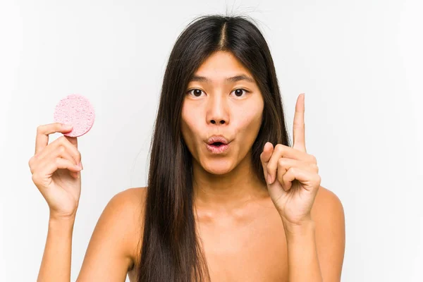 Young Chinese Woman Holding Facial Disk Isolated Having Some Great — Stock Photo, Image