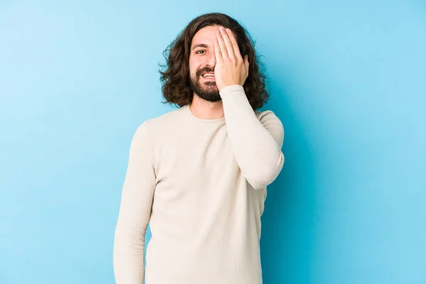 Young Long Hair Man Isolated Blue Background Having Fun Covering — Stock Photo, Image