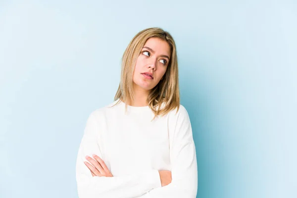 Jeune Femme Caucasienne Blonde Isolée Fatiguée Une Tâche Répétitive — Photo