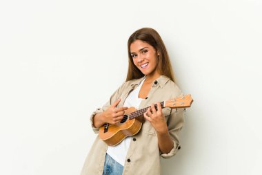 Ukrayna 'yı oynayan genç beyaz kadın izole edilmiş.