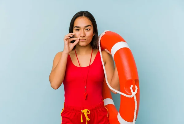 Ung Asiatisk Livräddare Kvinna Isolerad Med Fingrar Läpparna Hålla Hemlighet — Stockfoto