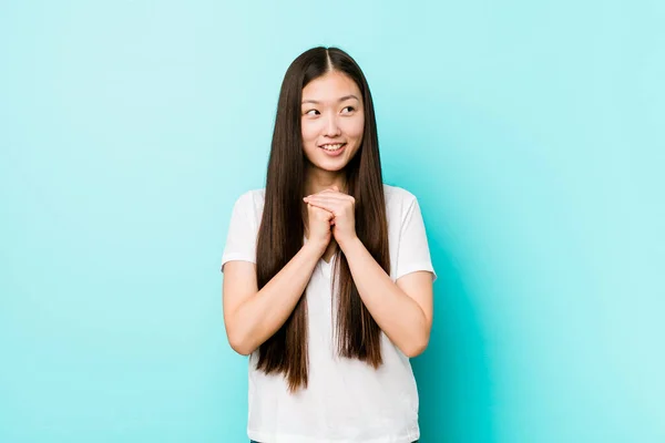 Young Pretty Chinese Woman Keeps Hands Chin Looking Happily Aside — 스톡 사진