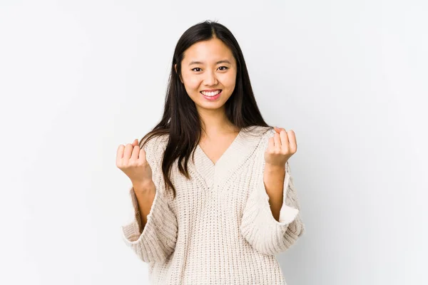 Jonge Chinese Vrouw Geïsoleerd Juichen Zorgeloos Opgewonden Overwinningsconcept — Stockfoto