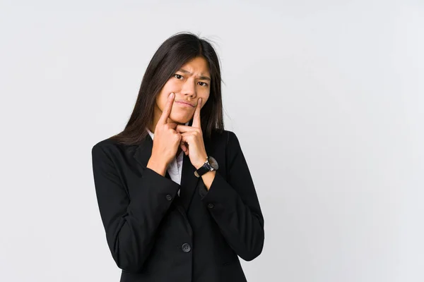 Jovem Asiático Mulher Negócios Duvidando Entre Duas Opções — Fotografia de Stock