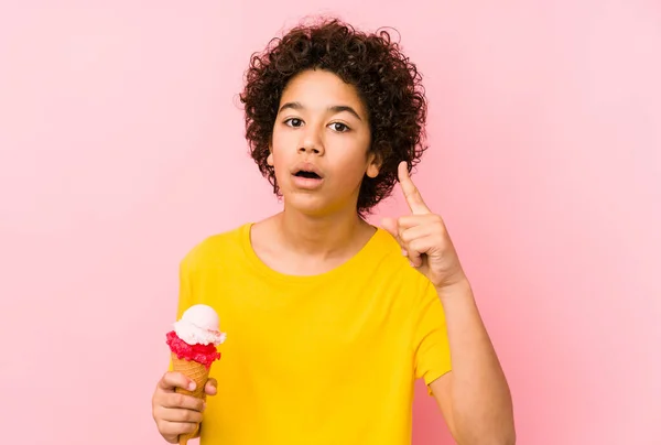 Kid Boy Holding Ice Cream Isolated Having Idea Inspiration Concept — Stock Photo, Image