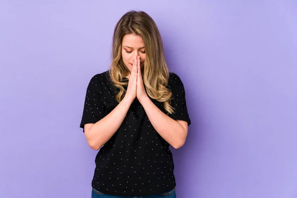 Young Caucasian Woman Isolated Purple Background Praying Showing Devotion Religious — Stock Photo, Image