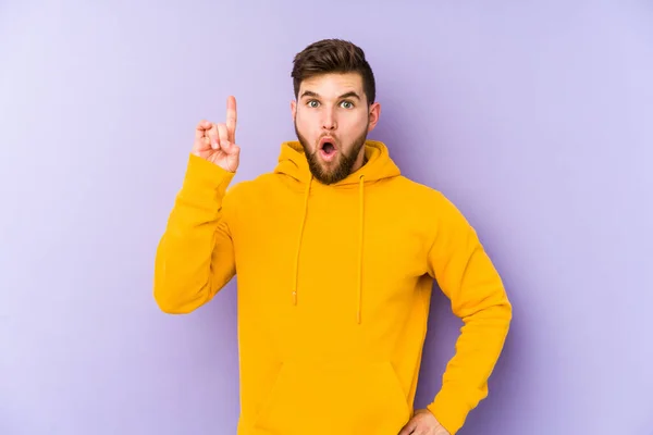 Young Man Isolated Purple Background Pointing Upside Opened Mouth — Stock Photo, Image