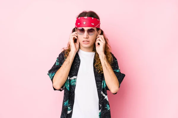 Young Hippie Caucasian Man Isolated Covering Ears Hands — Stock Photo, Image