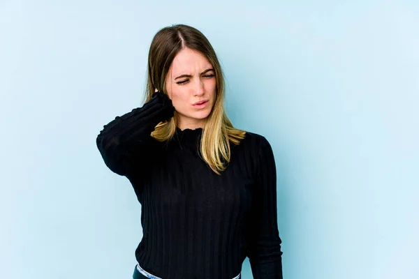 Young Caucasian Woman Isolated Blue Background Having Neck Pain Due — Stock Photo, Image