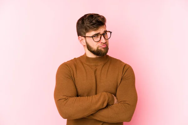 Jovem Caucasiano Isolado Fundo Rosa Infeliz Olhando Câmera Com Expressão — Fotografia de Stock